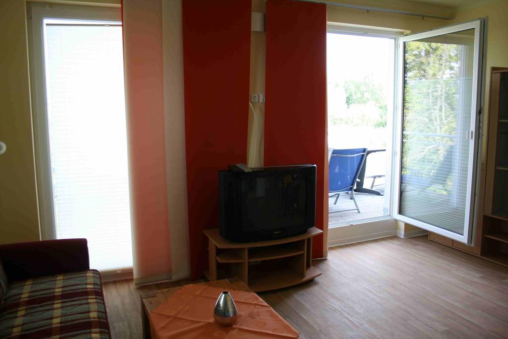 Uebernachtung Bei Michael - Ferienwohnung Росток Экстерьер фото