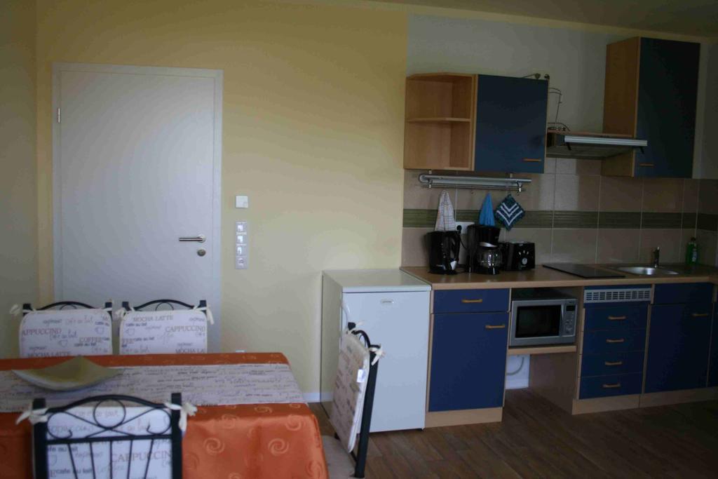 Uebernachtung Bei Michael - Ferienwohnung Росток Экстерьер фото